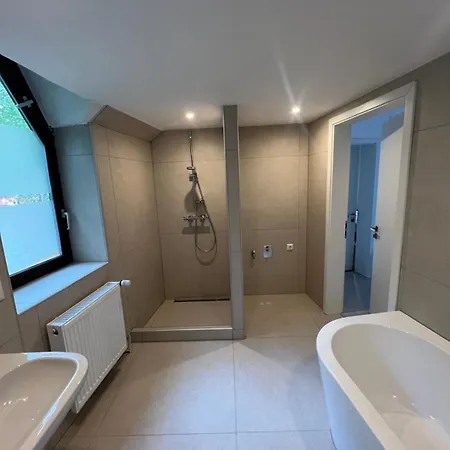 Kaune Balkon Freies Wlan Kostenlose Parkplaetze Apartmán